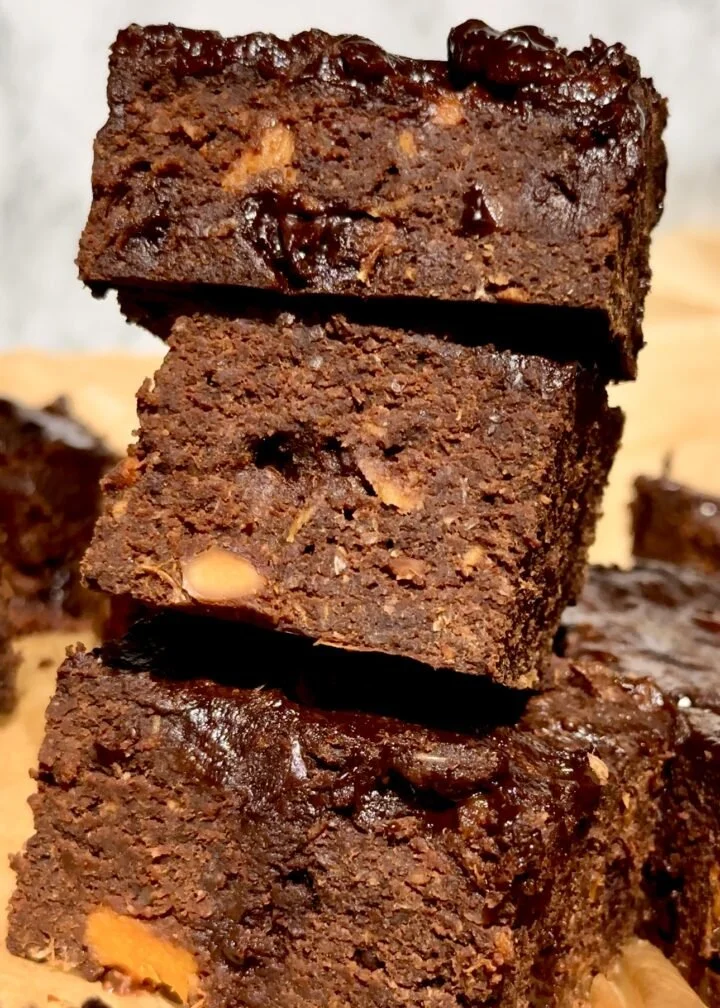 CARAMEL FUDGE PROTEIN BROWNIES